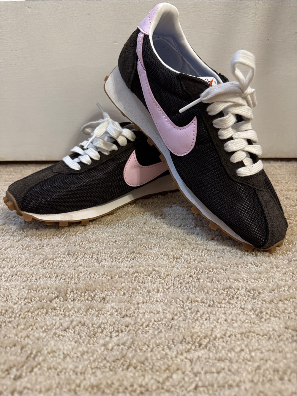 Nike Women’s Brown Runner with Pink Swoosh Size 7